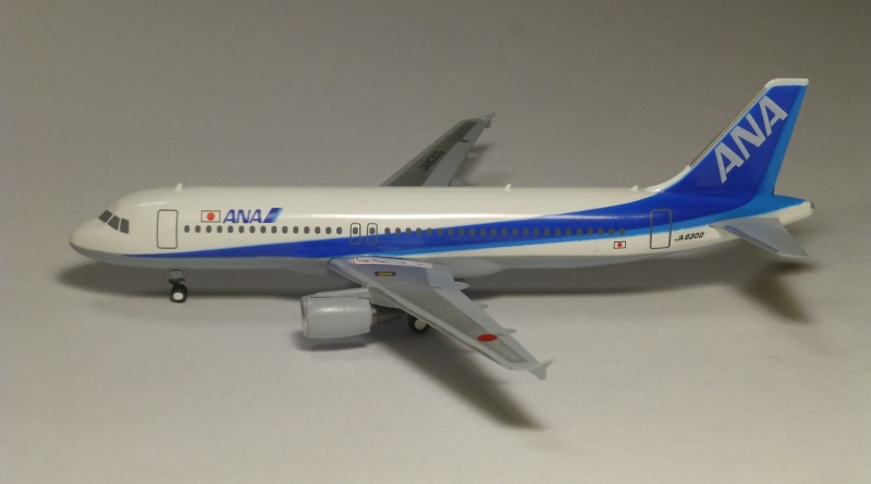エフトイズ】日本のエアライン２ ANA A320-200：JA8300 マニアな航空資料館