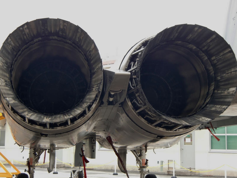 航空自衛隊 F-15イーグル F100エンジンのブレード（レインボーメタル 