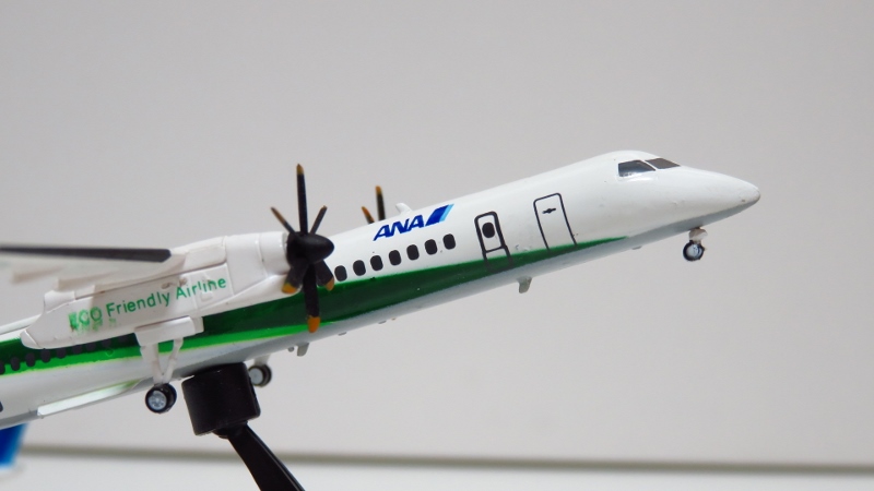 緑+プロペラ+ANA】DHC8-Q400 短距離路線ならジェット機にも負けない 