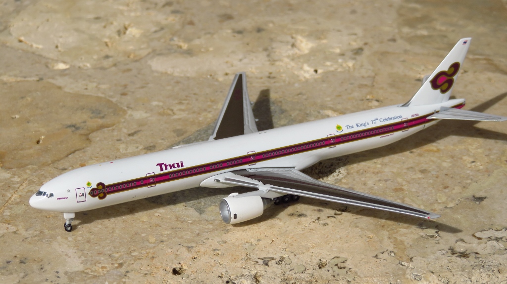 Trent 800 ローンチカスタマー】タイ国際航空 B777-300 HS-TKA｜Star 